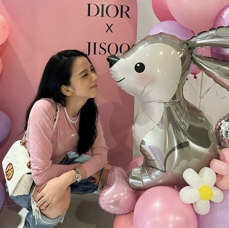 Jisoo star naked images