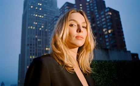 Jodie Comer model art image