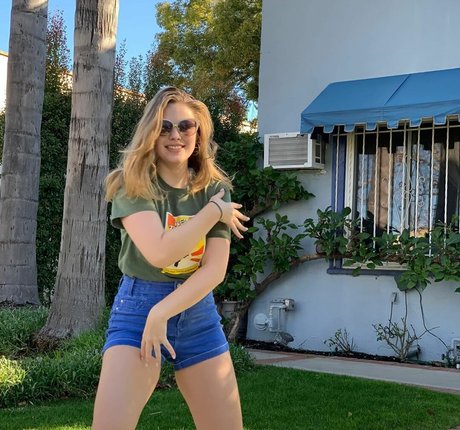 Teagan Croft star art img