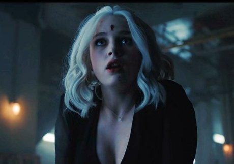 Teagan Croft sexy star picture