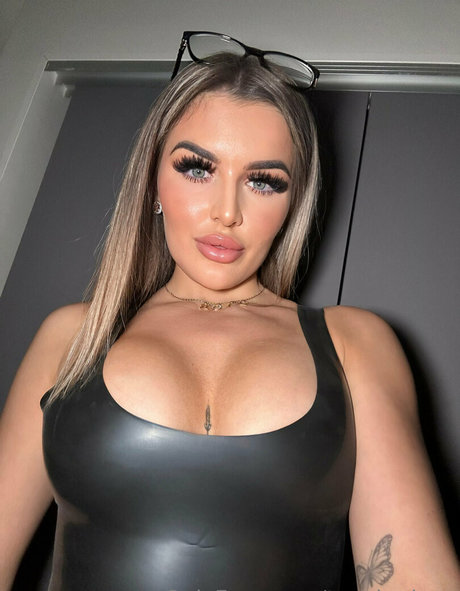 twerkariana model nudes photos