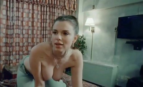 Julia Fox pornstar hd photo