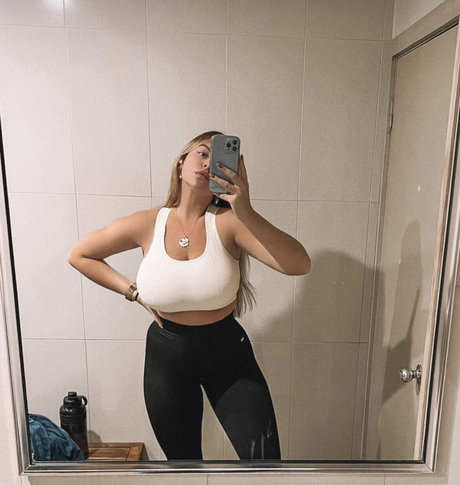 Madison Mclachlan model adult image