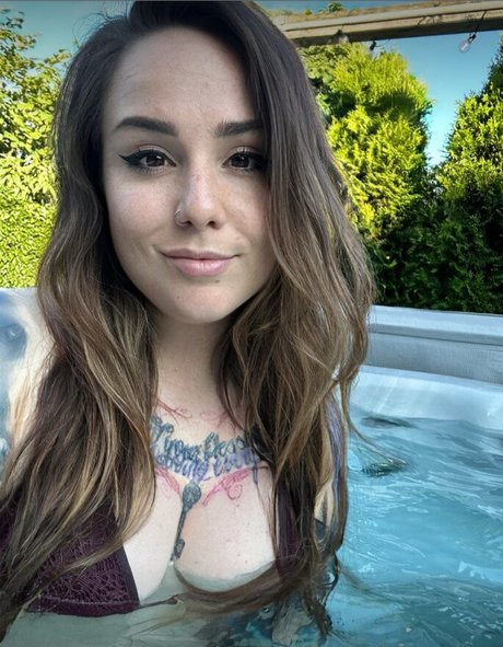 Missrage hot model pic