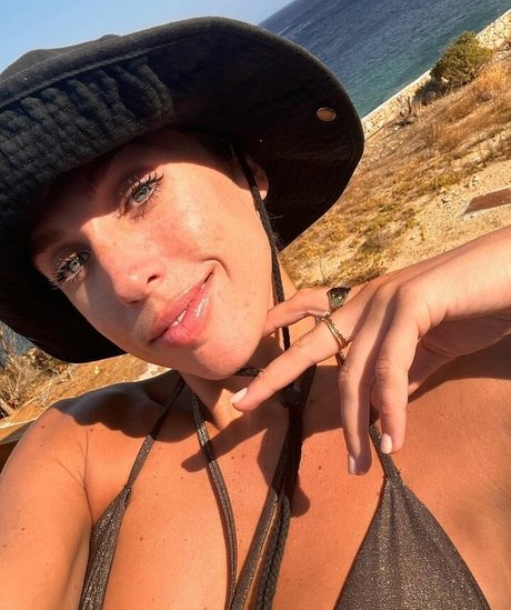 Carlotad26 model image