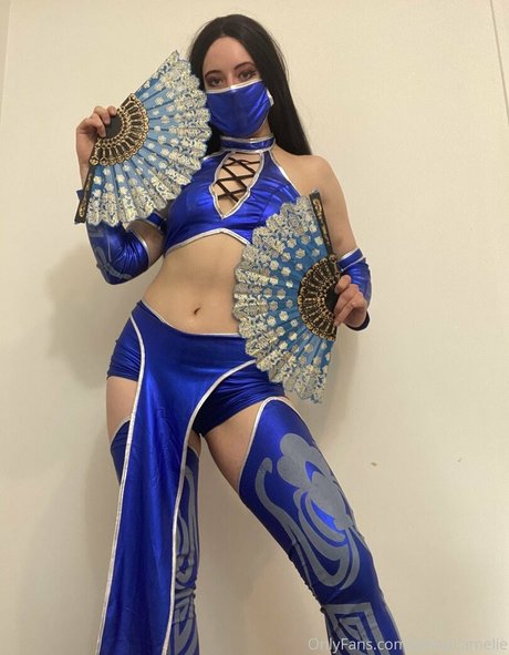 momocoloured model image