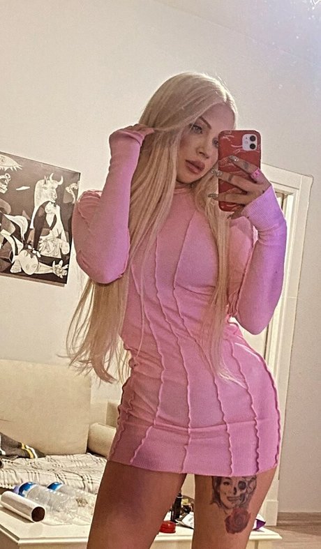 Elif Filyos art actress pictures