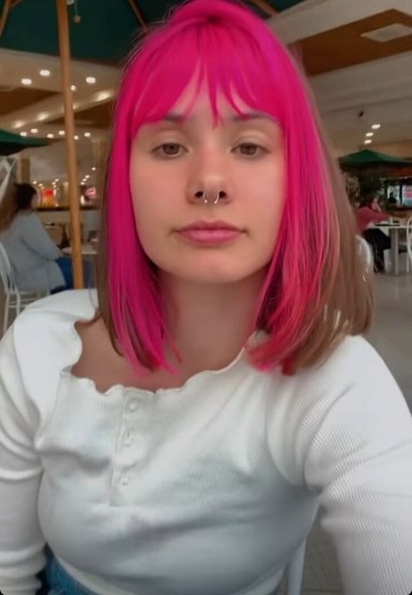 Juliakbarni model porn photos