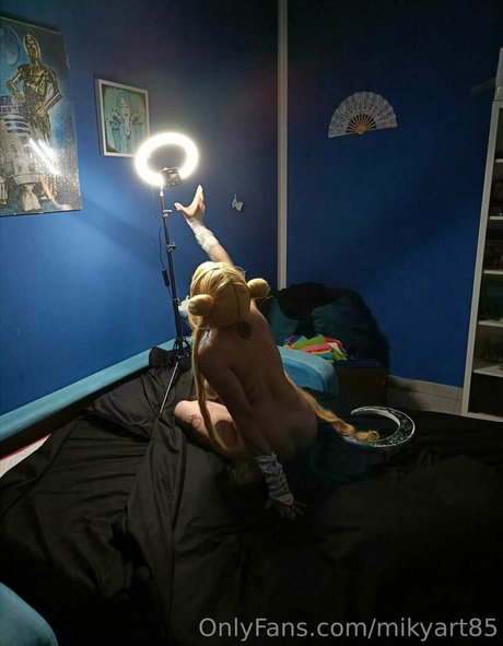 mikyart85 model free pic