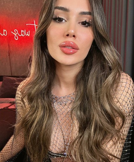 Kardelen Toprak star top pic