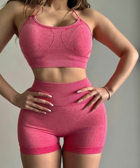 Kardelen Toprak sexy model picture