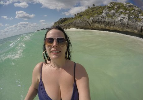 Kinsey Osborn naked star photos