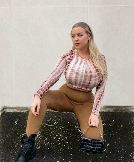 Amber Rose Brightman porn actress galleries