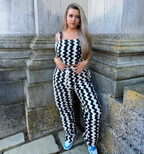 Amber Rose Brightman hd star gallery