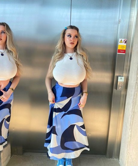 Amber Rose Brightman model xxx archive