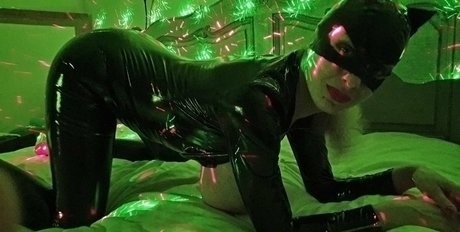 Lisa Bukawski naked star img