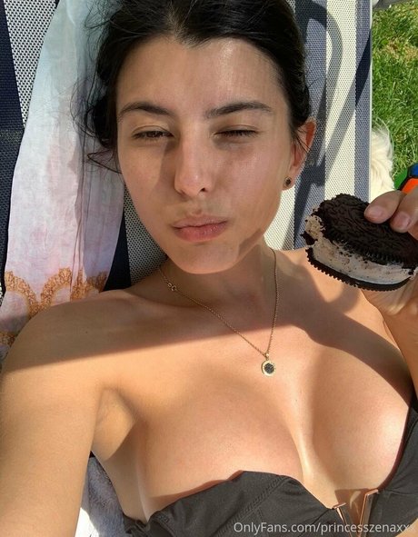 princesszenaxxx pornstar naked pic