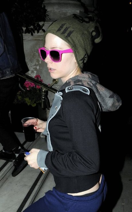 Buttcracks hot actress picture