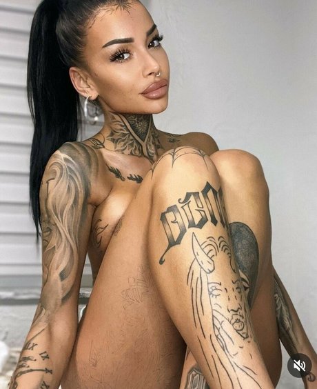 Iinkiira model nude archive