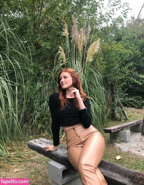 Mari Posa art model image