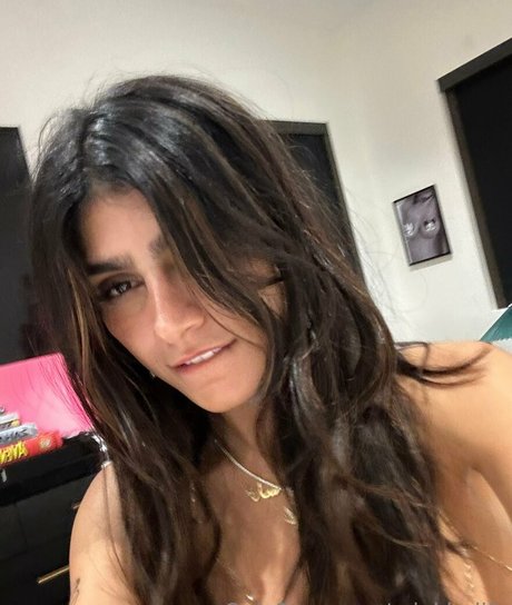 miakhalifa pretty pornstar pics