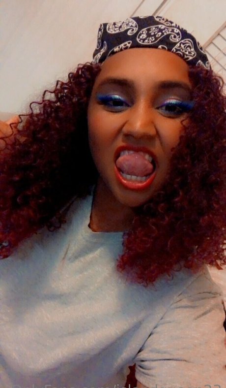 islandqueen23 model top img