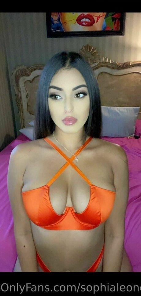 Sophialeonexo pornographic star img