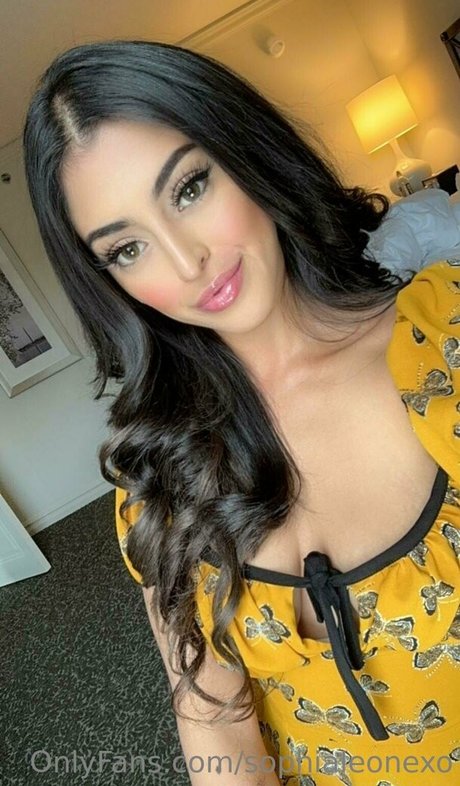 Sophialeonexo porn actress picture