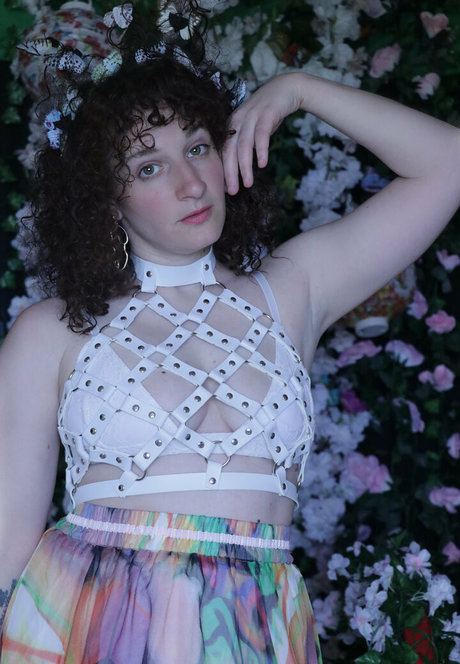 brittanysimon hot actress pics