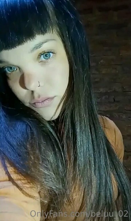 beluu 02 model top img