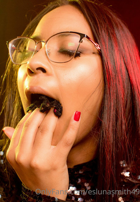 eslunasmith49 nude actress images