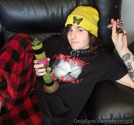 skyyshark nice actress picture