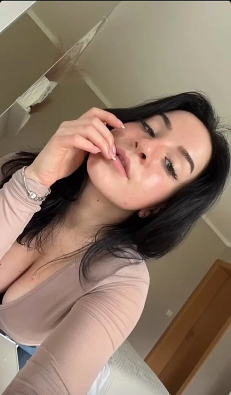 Olivia Clarks exclusive model img