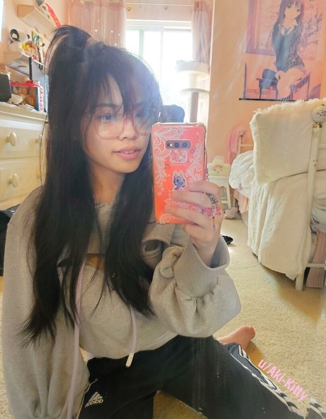 Aki kitty nudes model image