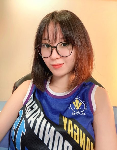 Larissa Rochefort beautiful actress img