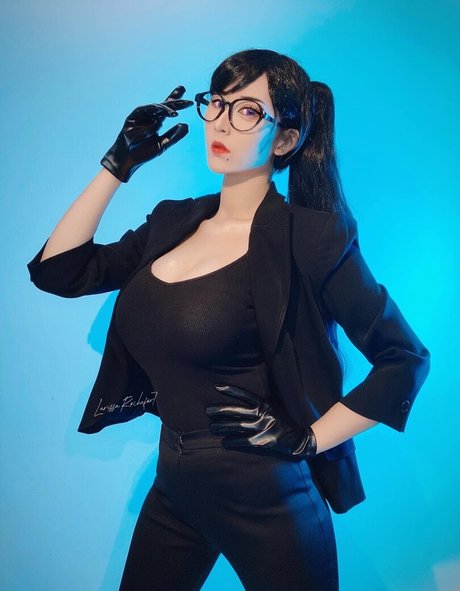 Larissa Rochefort model sexy pictures