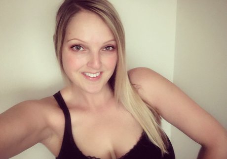 HealthyHappyFitandProud pornstar perfect photo