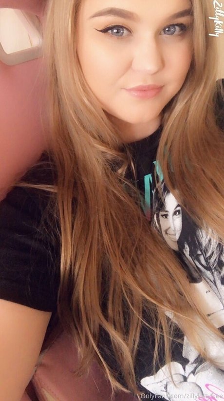 zillykittyfree pretty actress photo