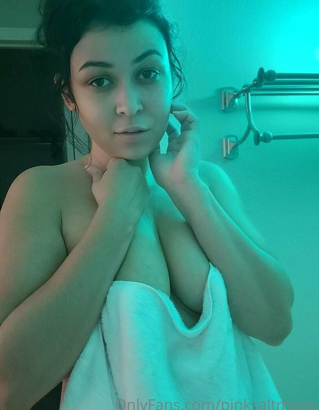 Pinksaltmoon naked pornstar photo