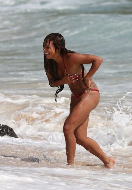 Sydney Leroux art star picture