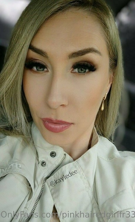 pinkhairedgirlfr33 hd model pictures