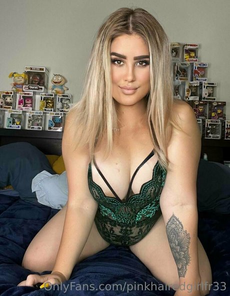 pinkhairedgirlfr33 model porn gallery