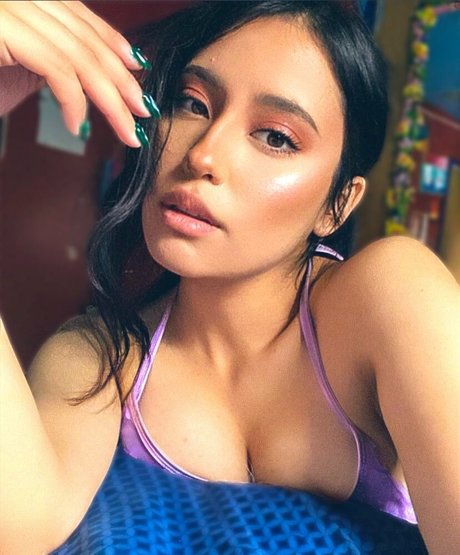 Agnes Inezz model free image