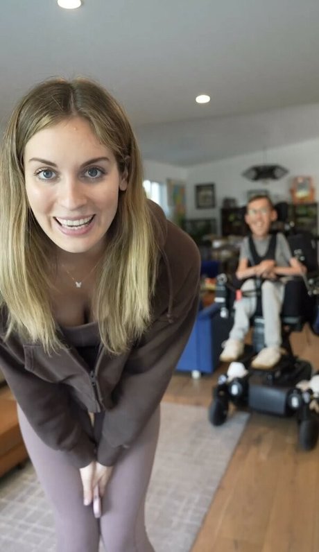 Hannah Alyward art pornstar pics