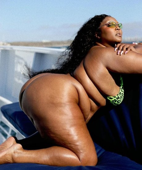 Lizzo pretty model pic