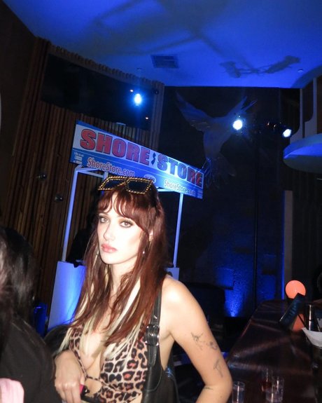 Olivia OBrien naked star pic