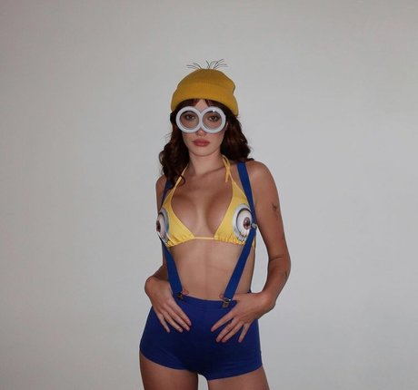 Olivia OBrien model erotic images