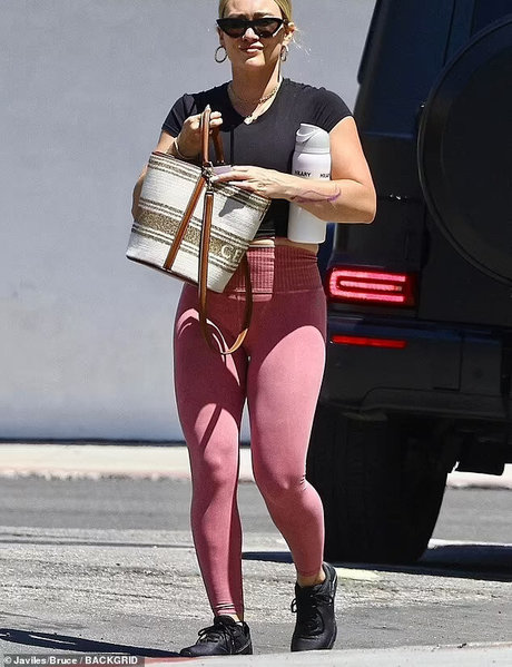 Hillary Duff star hd images