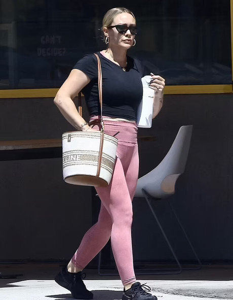 Hillary Duff pornstar nudes images