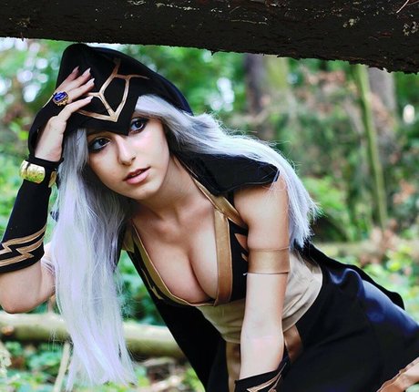 AnniTheDuck model naked pics